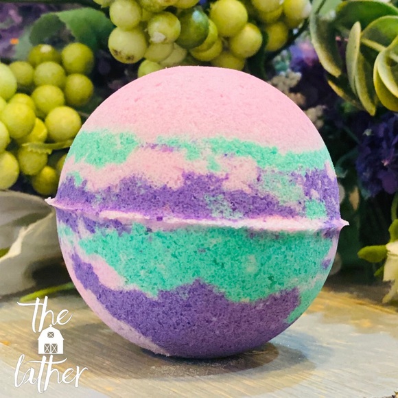 THE LATHER BARN Other - 🌸 Sweet Pea Milk Bomb